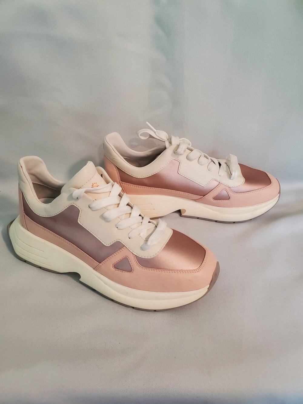 Stuart Weitzman Willow Runner Sneaker - Pink.s49
